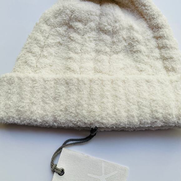 Barefoot Dreams Cozychic Cable Beanie with Pom Pom Cream NEW - Picture 6 of 8